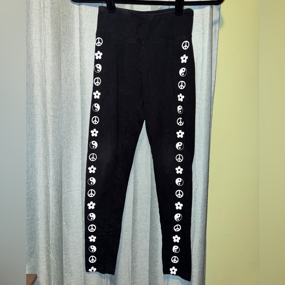 SO Black Leggings with Peace and Flower Design